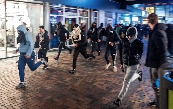 Amsterdam Shocks with Brutal Violence Against Israeli Fans After Football Match